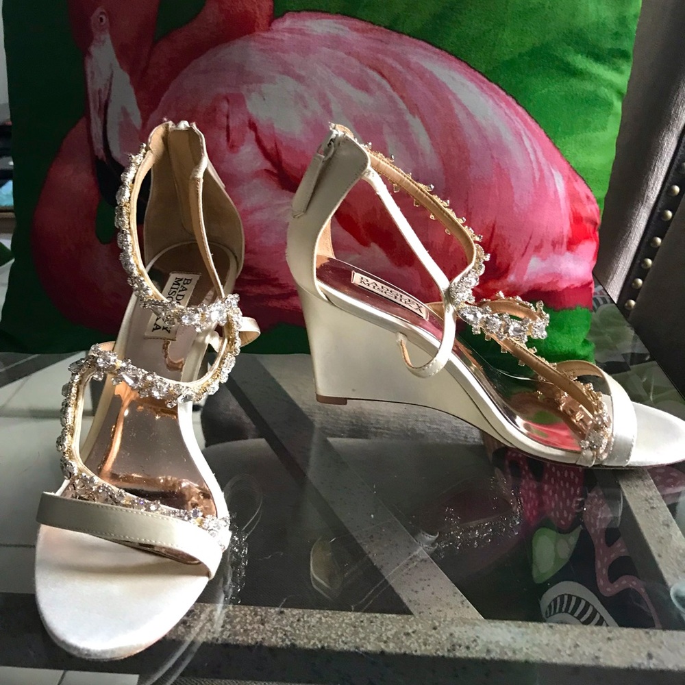 Simona wedge Badgley Mishka. Size 7.5